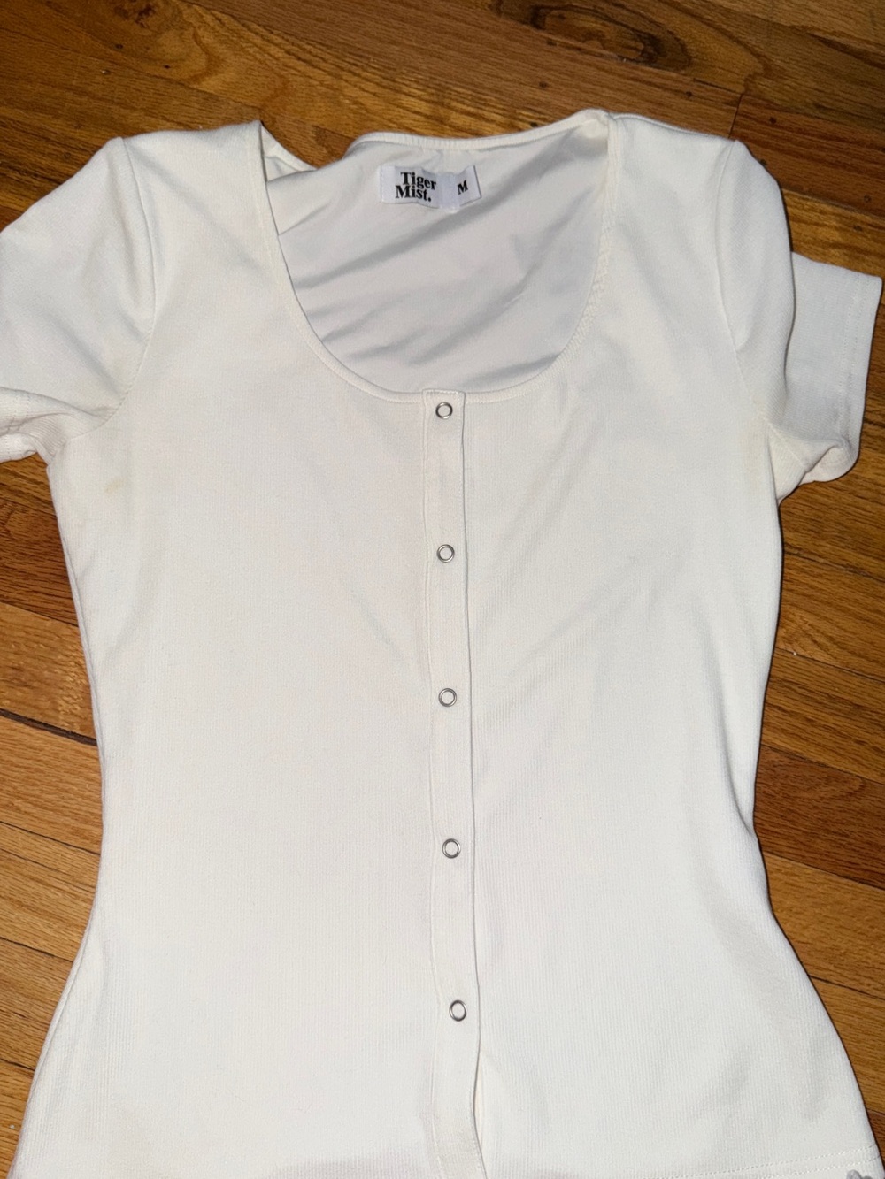 Tiger Mist Cream Short Sleeve Snap-Front Scoop Top